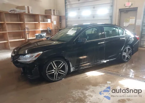 2016 Honda Accord Touring z USA, uszkodzony, nr VIN 1HGCR3F95GA032197